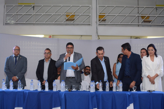 Cerimônia solene celebra homenagens e anuncia construção da sede da Câmara